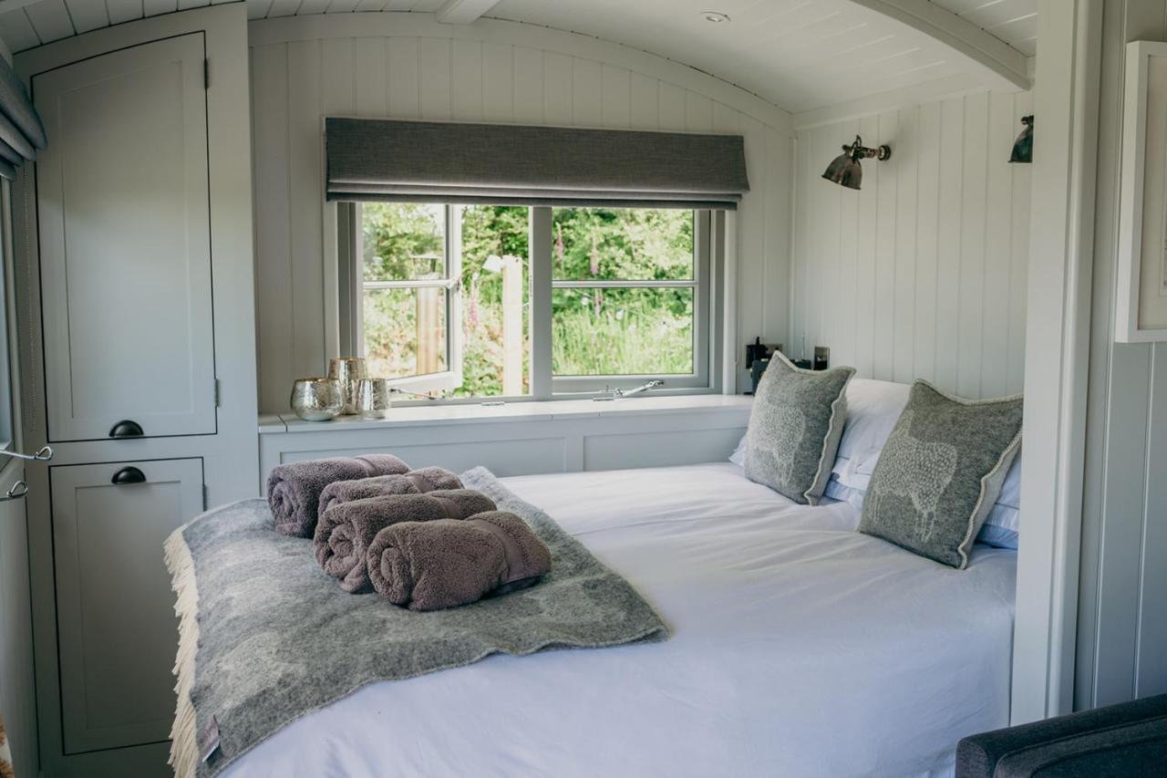 Blatchford Briar - Award Winning Private Shephards Huts With Their Own Secluded Hot Tubs Milton Abbot エクステリア 写真