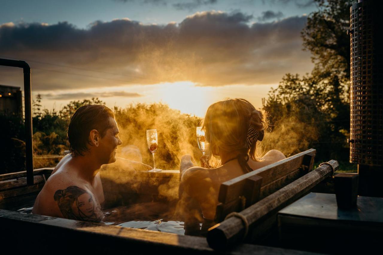 Blatchford Briar - Award Winning Private Shephards Huts With Their Own Secluded Hot Tubs Milton Abbot エクステリア 写真