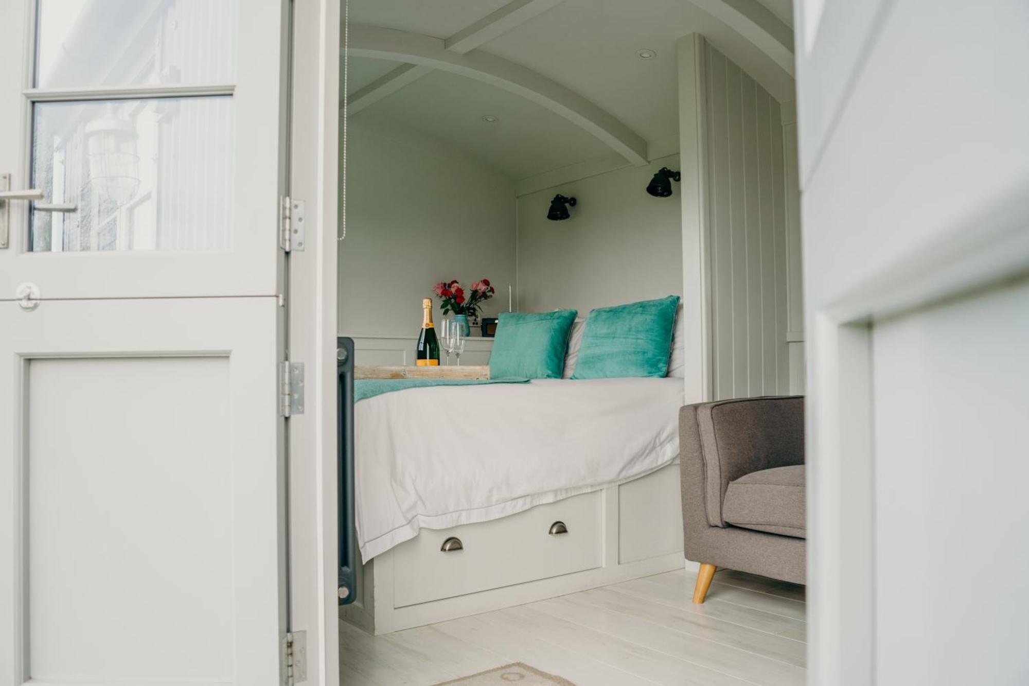 Blatchford Briar - Award Winning Private Shephards Huts With Their Own Secluded Hot Tubs Milton Abbot エクステリア 写真